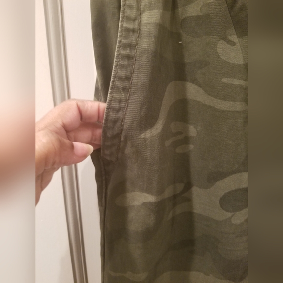 Aero Cameo Sweatpants - Picture 4 of 15